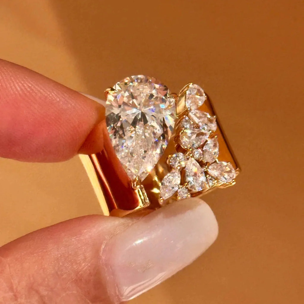 ANAHÉ Glossy Droplet Diamond Ring