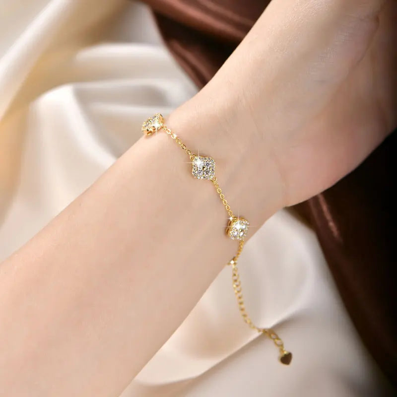 MAHÉA Clover Moissanite Bracelet